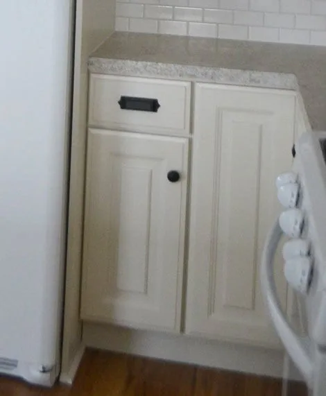 12" Base Cabinet Door/Drawer Combo (Momplex White Kitchen)
