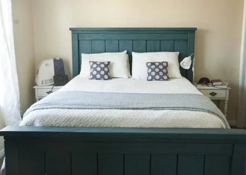 Farmhouse Bed (California King Size)