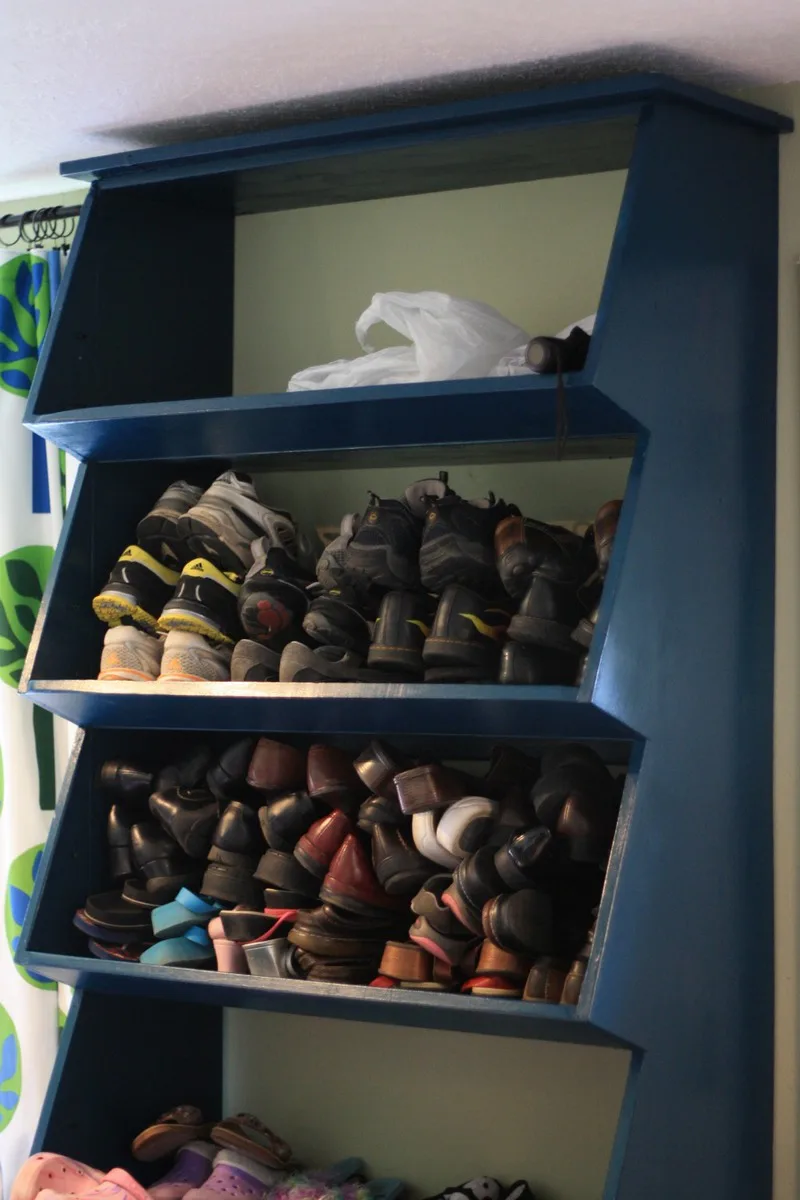 Floor-to-ceiling Shoe Shelf with Angled Front Shelf, step 1