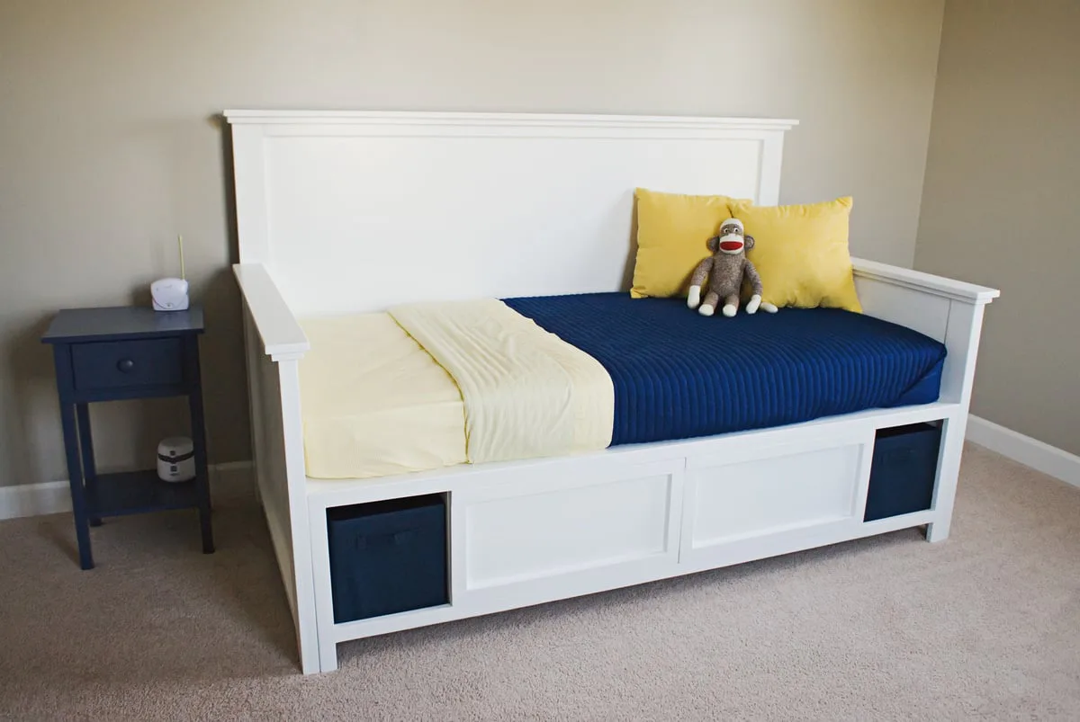 Hailey Storage Daybed with Back and Arms
