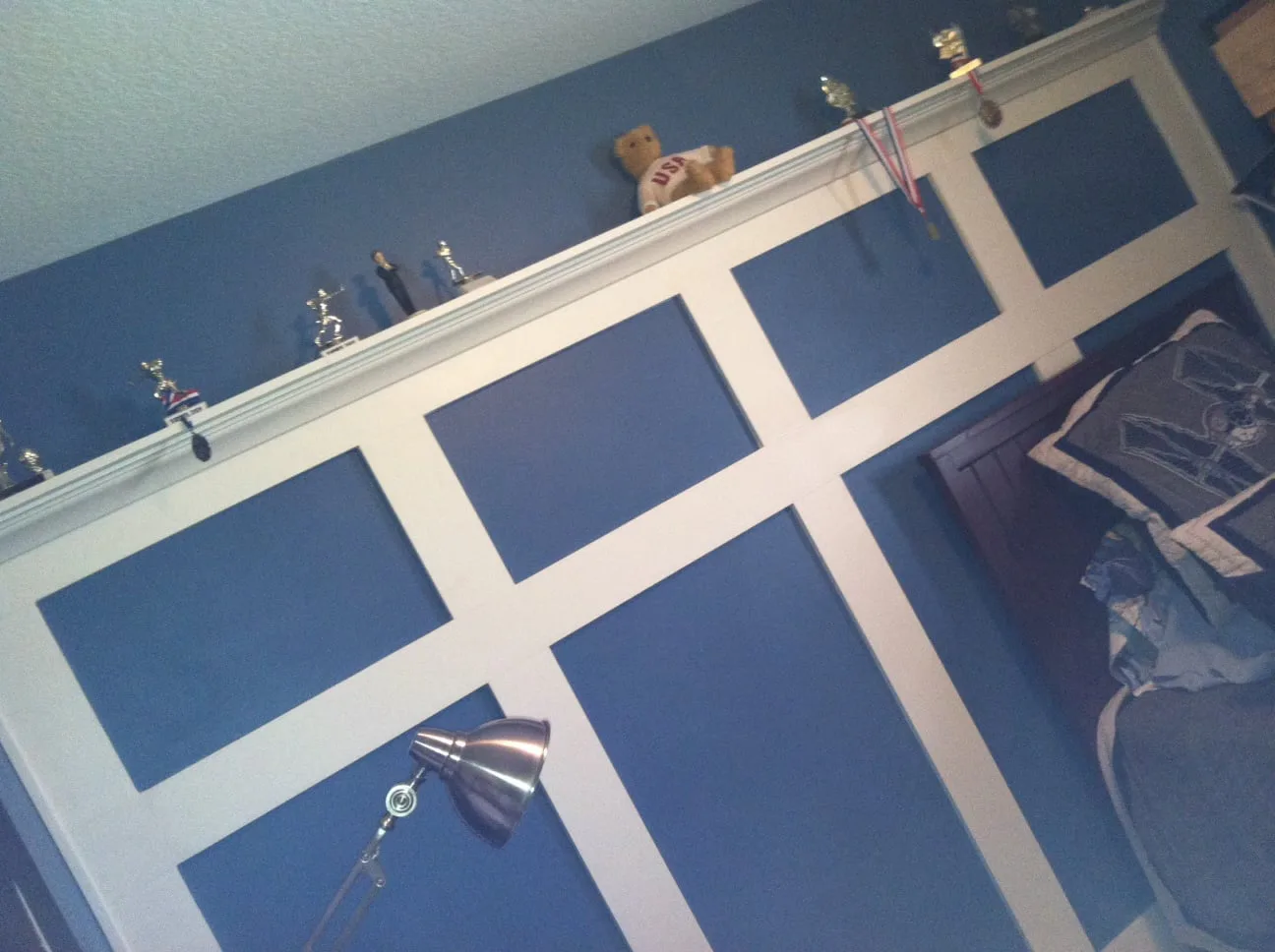 Simple built in decorative wall shelf