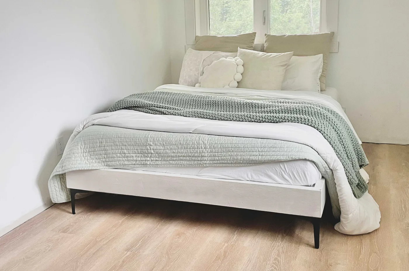 Simplest DIY Bed Frame (All Mattress Sizes)