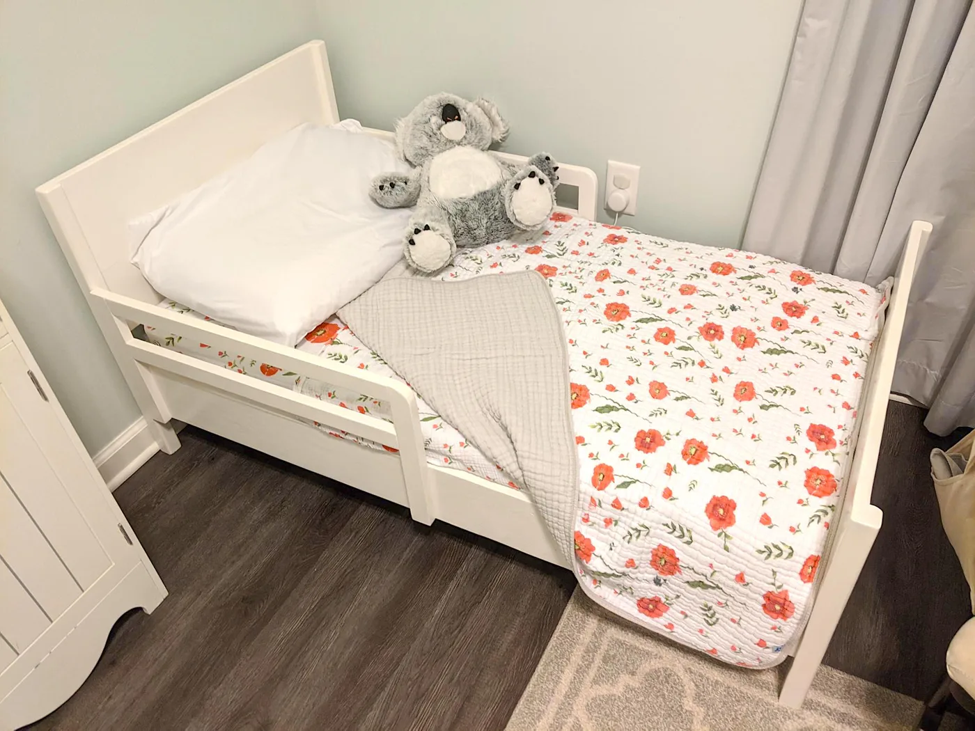 Traditional Wood Toddler Bed